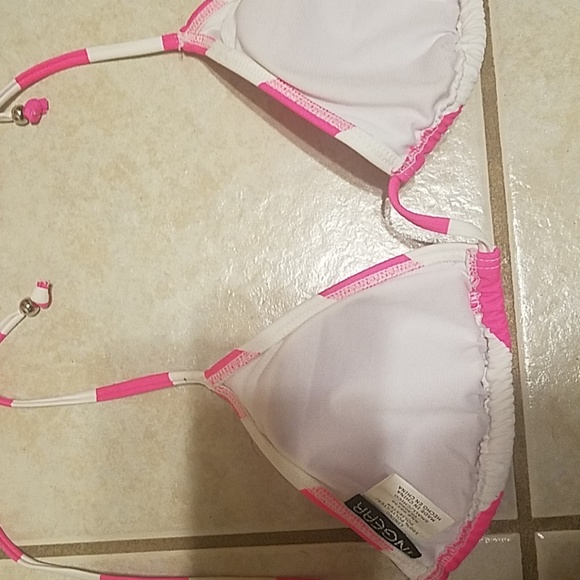 Swimsuit top - Picture 2 of 3